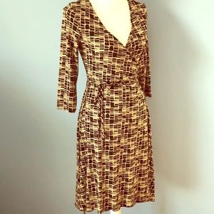 Modern wrap dress, brown & Tan
